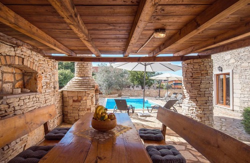 Jursici House | Gorgeous home in Skicini