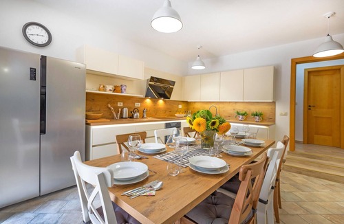 Koper House | Gorgeous home in Smarje