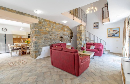 Koper House | Gorgeous home in Smarje