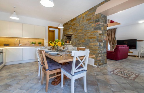 Koper House | Gorgeous home in Smarje