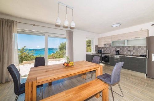 Trogir House | Gorgeous home in Trogir with sauna
