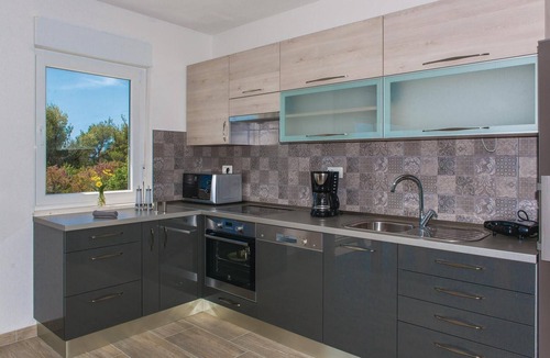Trogir House | Gorgeous home in Trogir with sauna