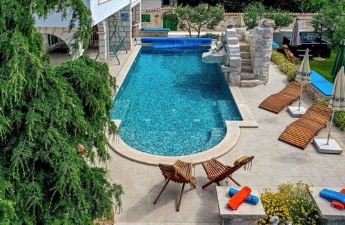 Plano House | Gorgeous home in Trogir with sauna