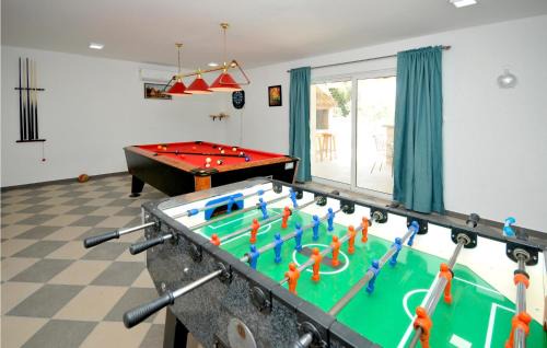 Plano House | Gorgeous Home In Trogir With Sauna
