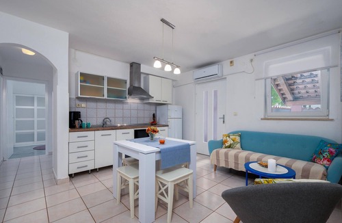 Fazana House | Gorgeous home in Valbandon with WiFi