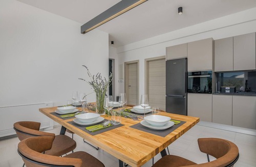 Veprinac House | Gorgeous home in Veprinac with WiFi