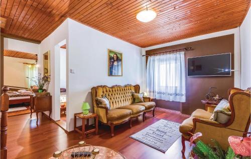Zlobin House | Gorgeous Home In Zlobin With Heated Swimming Pool