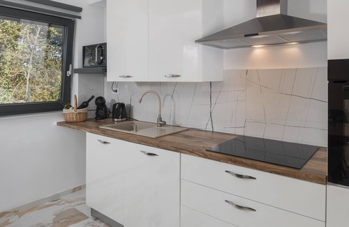 Laginji House | Gorgeous home in Zminj