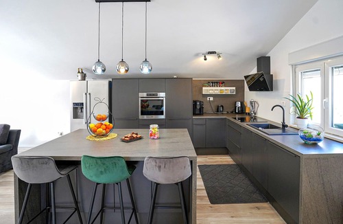 Zrnovnica House | Gorgeous home in Zrnovnica