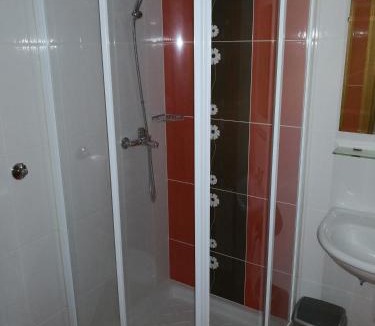 Sezana House | Gostilna pri Dragici, gostilna s prenočišči, d.o.o.