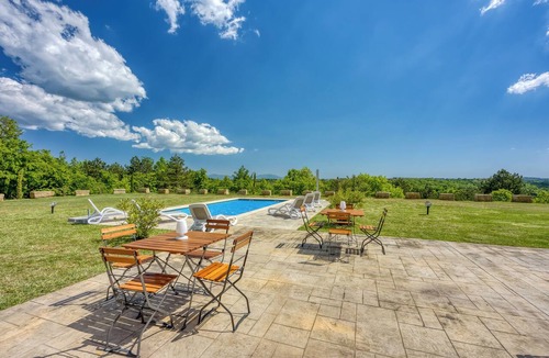 Gracisce Apartment | Grad Inn Apt Lavender with Pool, Gračišče, Slovenia