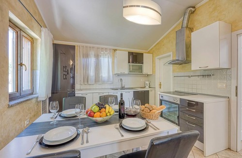 Gracisce Apartment | Grad Inn Apt Rosemary with Pool, Gračišče, Slovenia