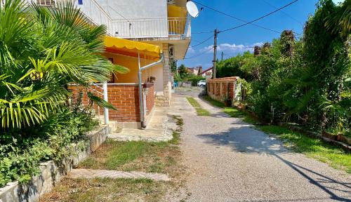 Opric Apartment | GREAT HOLIDAY - Cash Pay, Security Parking, Terrace, Wifi, Aircool, Kitchen