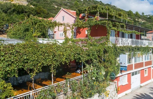 Kuciste Apartment | Great One-Bedroom Sea-view Apartment front row to the sea!