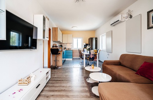 Komaji Apartment | Green Hill Apartment