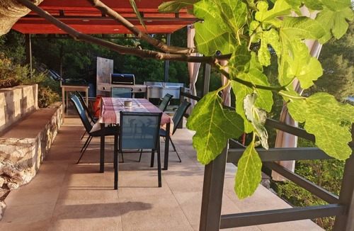 Sobra Apartment | Green House - Two-Bedroom Apartment with Terrace and Sea View