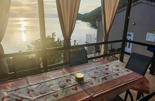 Sobra Apartment | Green House - Two-Bedroom Apartment with Terrace and Sea View