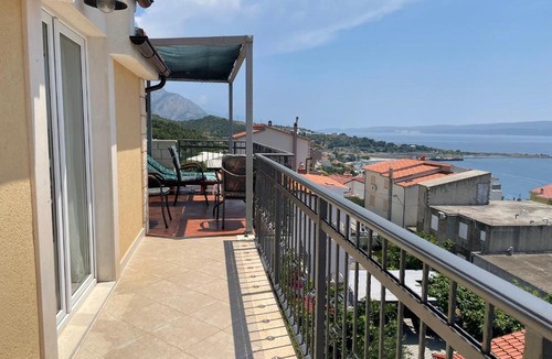 Dugi Rat House | Guest house Adria