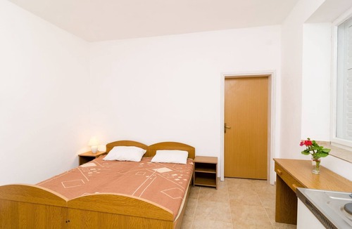 Pomena Apartment | Guest House Kiko - One-Bedroom Apartment with Balcony and Sea View (A4)