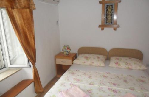 Cove Tri Zala (Zrnovo) Apartment | Guest House Leon
