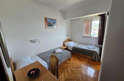 Kastel Luksic House | Guest House Mamut
