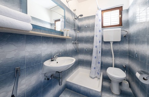 Molunat House | Guest House Rooms Rose- Comfort Double Room with Balcony and Sea View