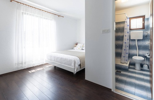 Molunat House | Guest House Rooms Rose- Comfort Double Room with Balcony and Sea View