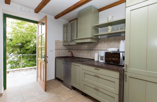 Borak Apartment | Guest House 'Villa Bugenvilija - Pet Friendly' with Private Pool, Wi-Fi and Air Conditioning