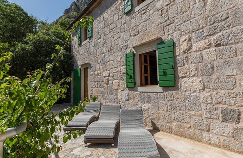 Borak Apartment | Guest House 'Villa Bugenvilija - Pet Friendly' with Private Pool, Wi-Fi and Air Conditioning
