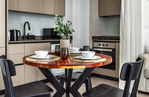Business Bay Apartment | GuestReady - 1BR l Pool & Canal Views