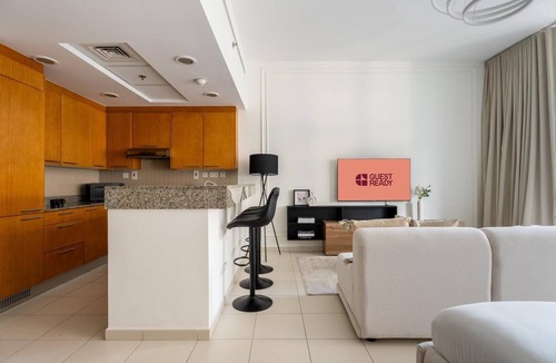 Business Bay Apartment | GuestReady | Studio | Partial Burj Khalifa View