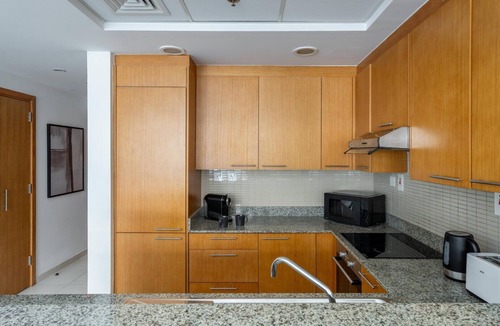 Business Bay Apartment | GuestReady | Studio | Partial Burj Khalifa View