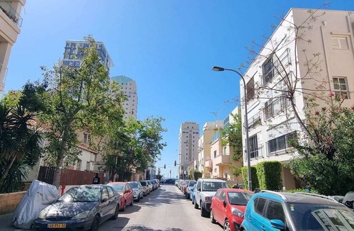 Kerem HaTeimanim Apartment | HaRav Kook Lilas - Three Bedroom Apartment, Sleeps 6