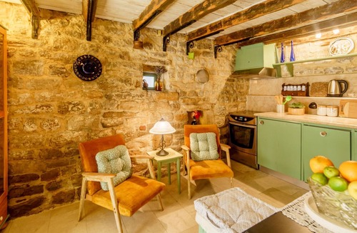 Kastel Sucurac House | Haus in Kastel Sucurac mit Garten und BBQ by Interhome