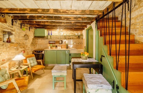 Kastel Sucurac House | Haus in Kastel Sucurac mit Garten und BBQ by Interhome