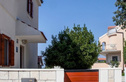 Mravince House | Haus in Mravince mit Whirlpool und Garten by Interhome