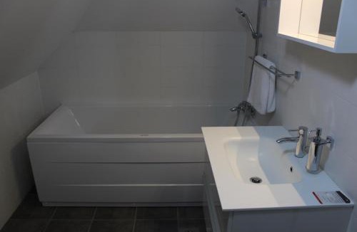 Crnomelj House | Hiša nasprot Sonca