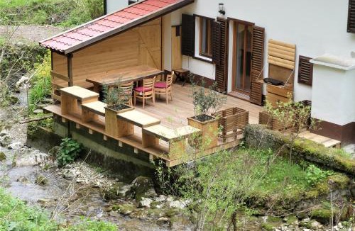 Kanal House | Hiša ob potoku