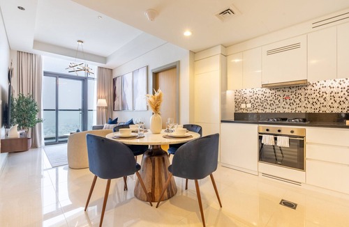 Sheikh Zayed Road Apartment | High-Floor Skyline View Near Safa Park, Easy Access to Dubai Mall and Canal