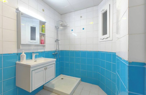 Shati Al Qurum Apartment | High Residency - Space & Comfort