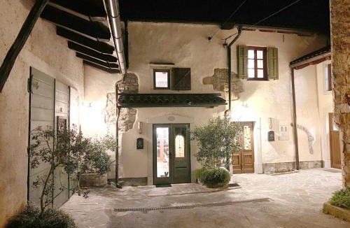 Slap House | Historic Wine-Stone House