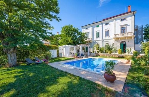 Novigrad Villa | Historical Villa Vigneri with pool and large garden