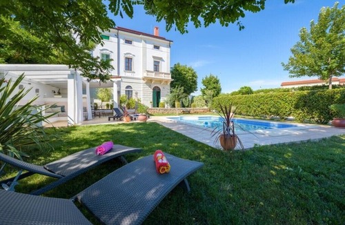 Novigrad Villa | Historical Villa Vigneri with pool and large garden