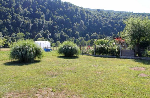 Crnomelj Apartment | Holiday apartment in a vineyard cottage with two separate floors that can accommodate up to 10 people