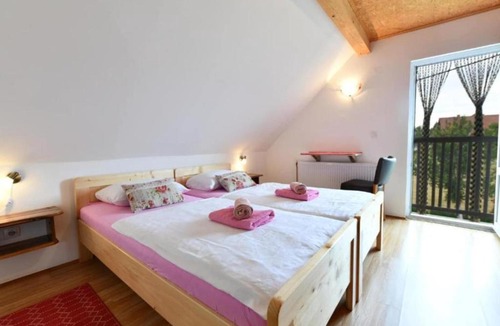Saborsko House | Holiday Apartment Vukovi - Three Bedroom Holiday Home With Terrace
