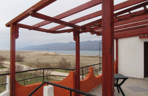 Razanac Apartment | Holiday apartment 100m from the beach with sea views