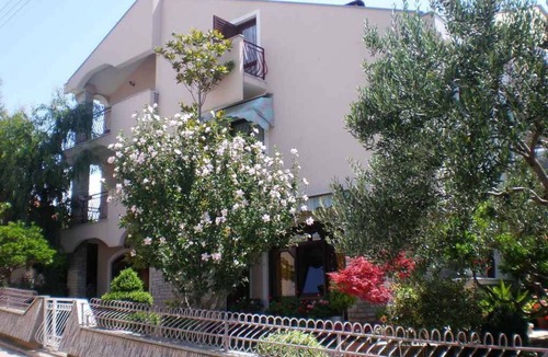 Pakostane Apartment | Holiday apartment 200 m from the beach