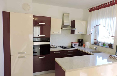 Valbandon Apartment | Holiday apartment 300 m from the sea