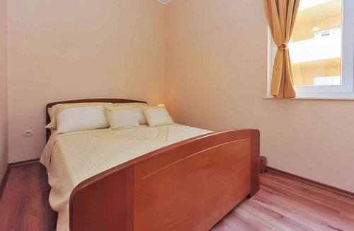 Srima Apartment | Holiday apartment 70 m from the beach