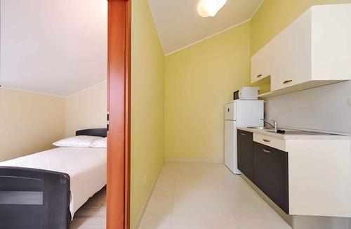 Srima Apartment | Holiday apartment 70 m from the beach